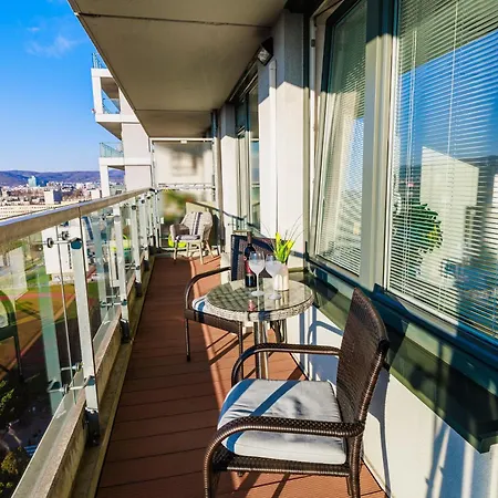 Apartmán Sunny With Amazing Terrace On The 13th Floor Near Center Bratislava